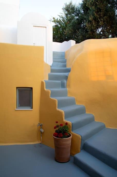 Hermes Cave House By Oias Local Cave Houses Bagian luar foto